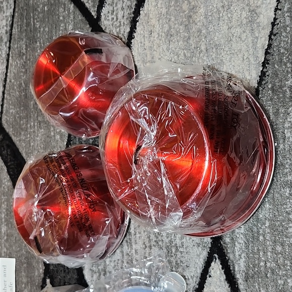 3-PIECE STAINLESS STEEL METALLIC RED NESTING BOWLS W/ LIDS NWOT - Picture 4 of 13